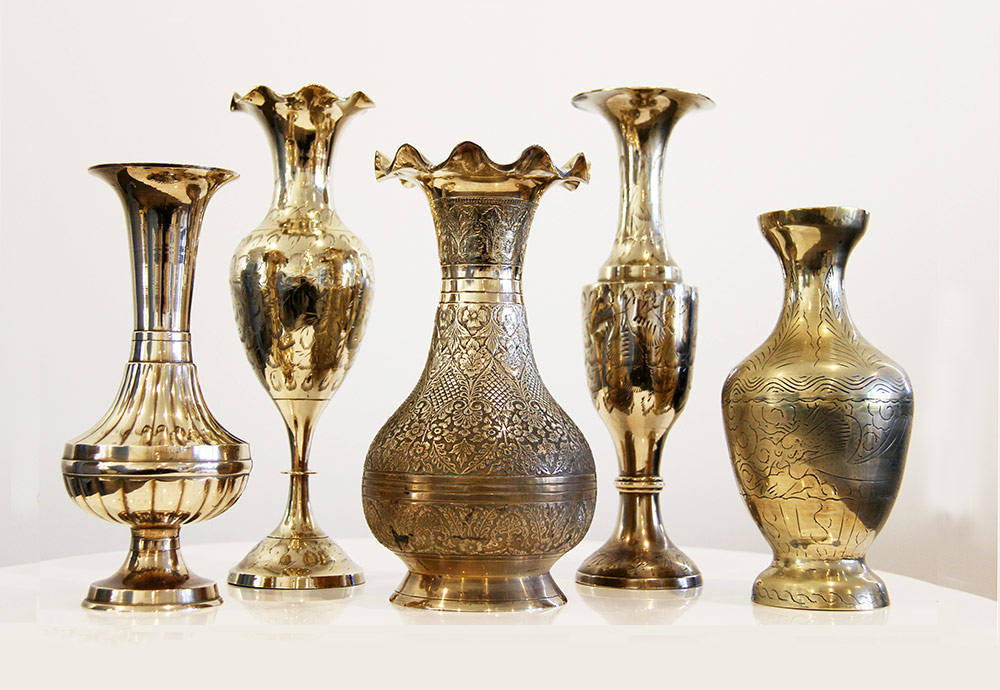 https://www.majorandminorhire.co.nz/wp-content/uploads/2017/08/major-and-minor-brass-vases-large.jpg